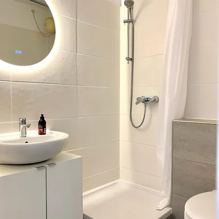 アパート Cozy One Bedroom In *